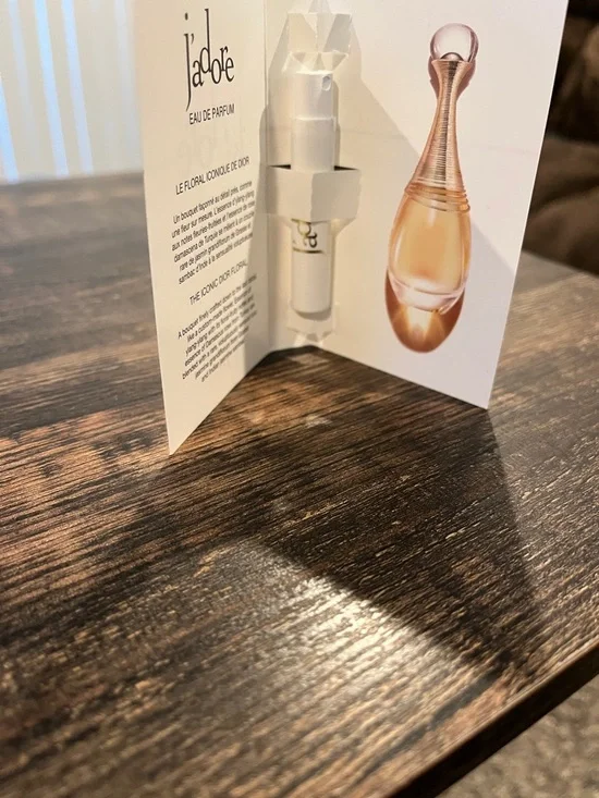 Dior J'adore Box - White with Gold Accents - Picture 2 of 3